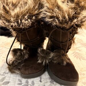 Report Brown Faux Fur Lined Winter Boots Olympic Style size 8